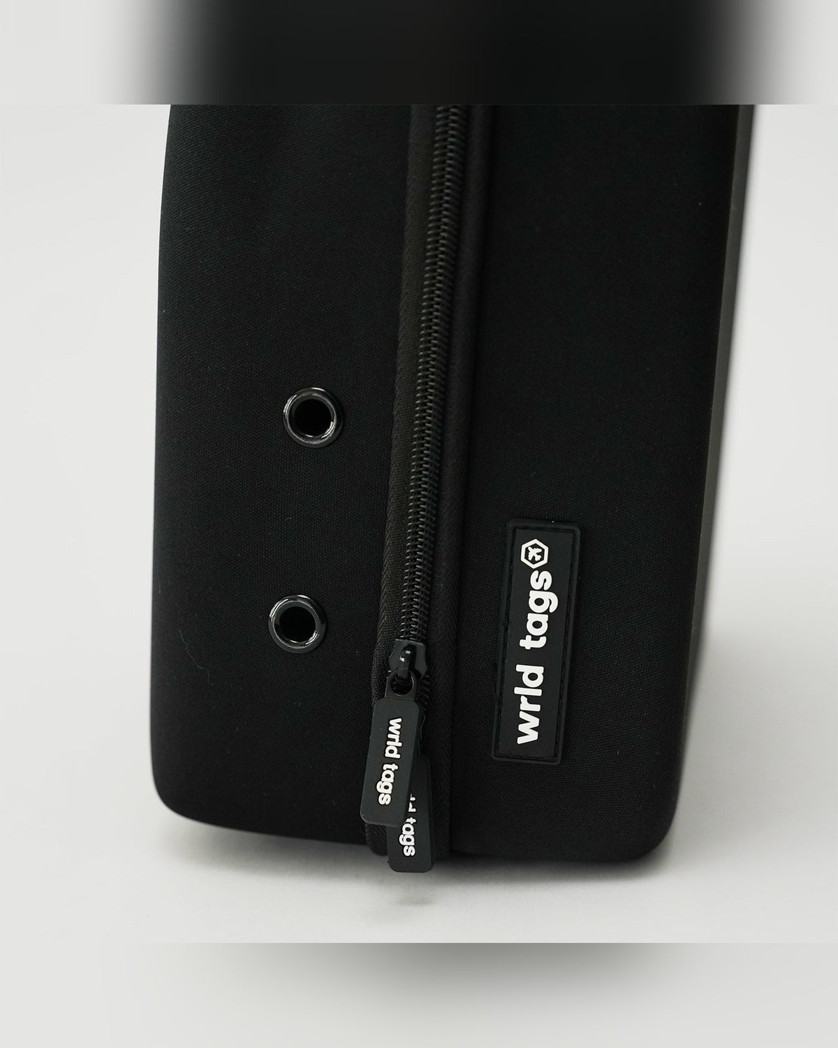 WRLD TAGS Cap Carrier - Black